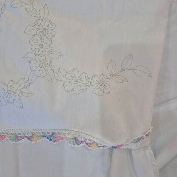 Pillowcases (2) White Cotton, Vintage, Crocheted Edge and Iron on Design that ne - Picture 2 of 11